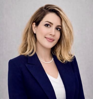 Portrait of Dr. Farnaz Koubasi